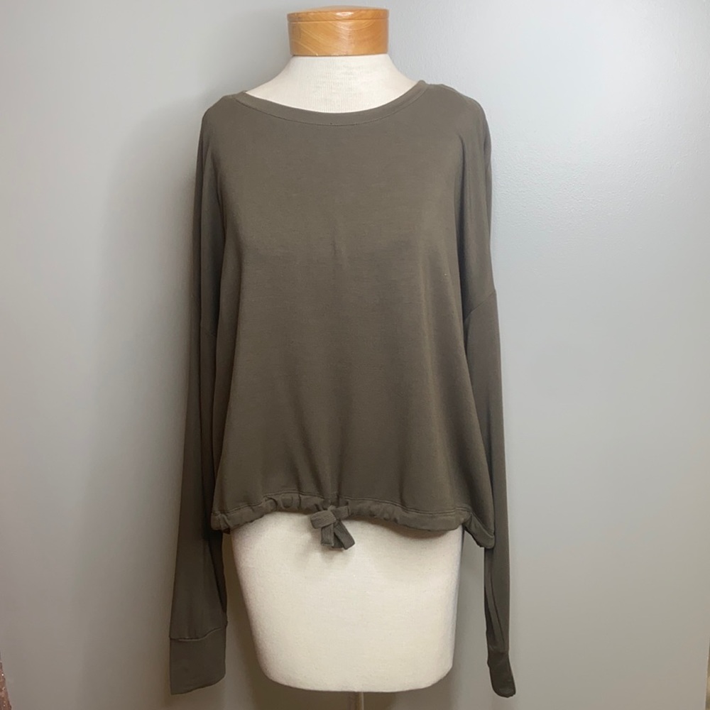 Drop sleeve tie hem top